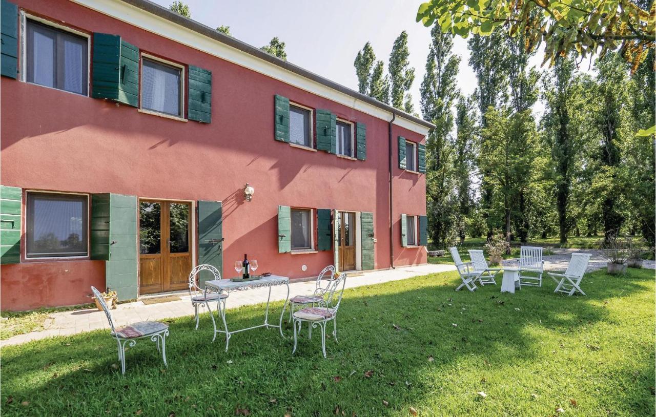 2 Bedroom Awesome Home In Taglio Di Po Ro Porto Viro Extérieur photo